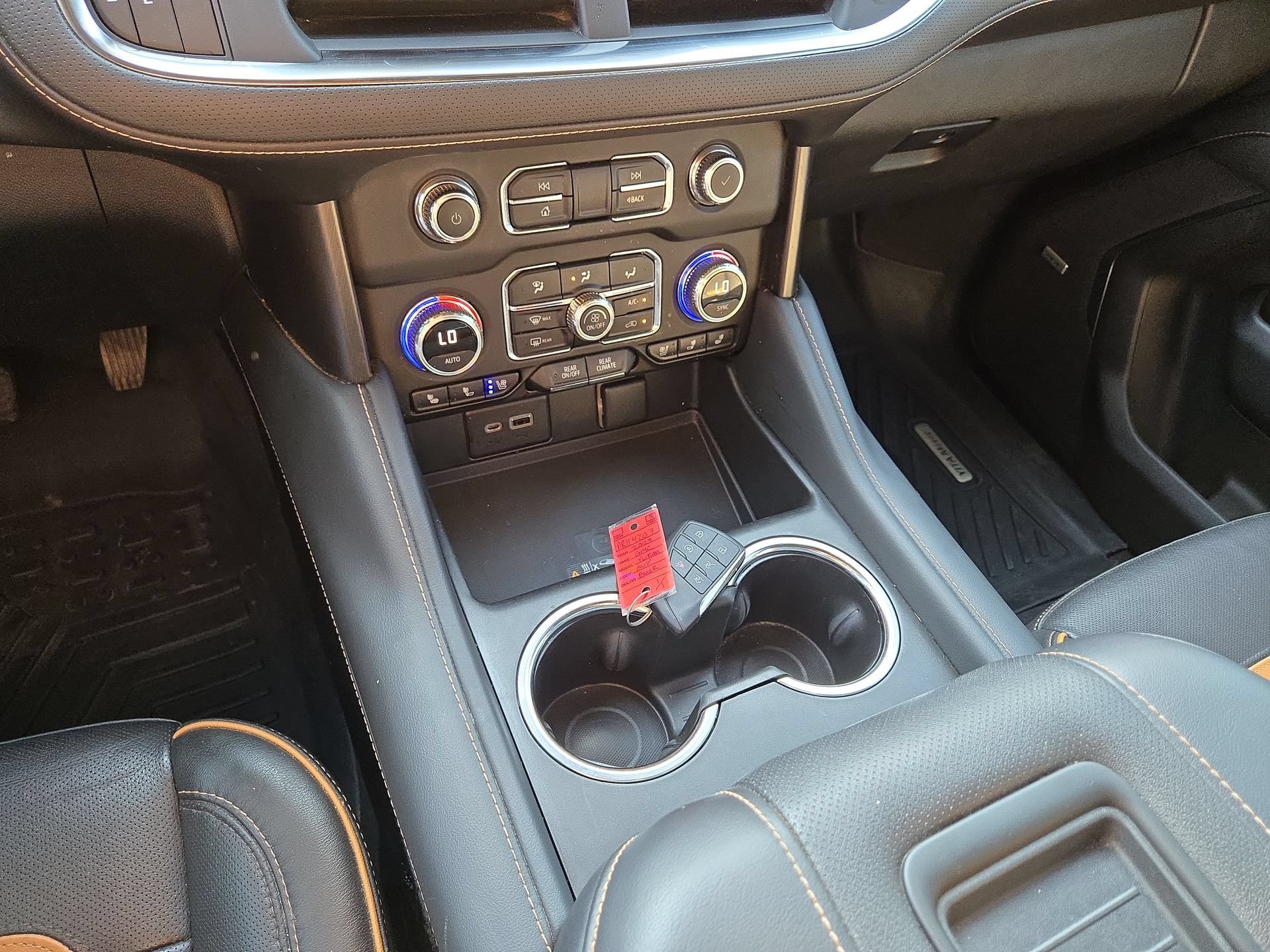 Used 2023 GMC Yukon AT4 w/ Technology Package AWD/4WD image 22