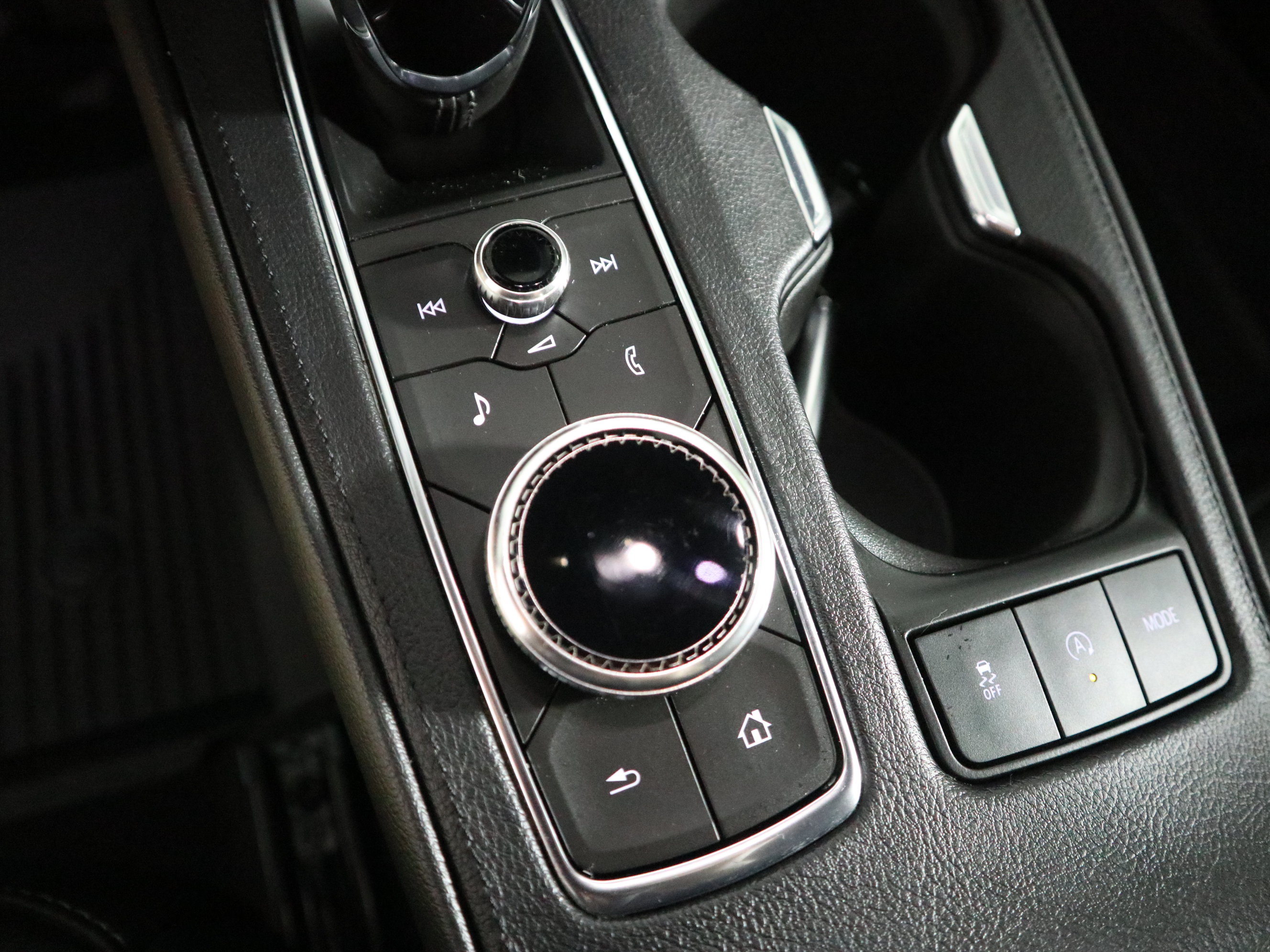 Used 2023 Cadillac XT4 Luxury w/ Cold Weather Package FWD image 31