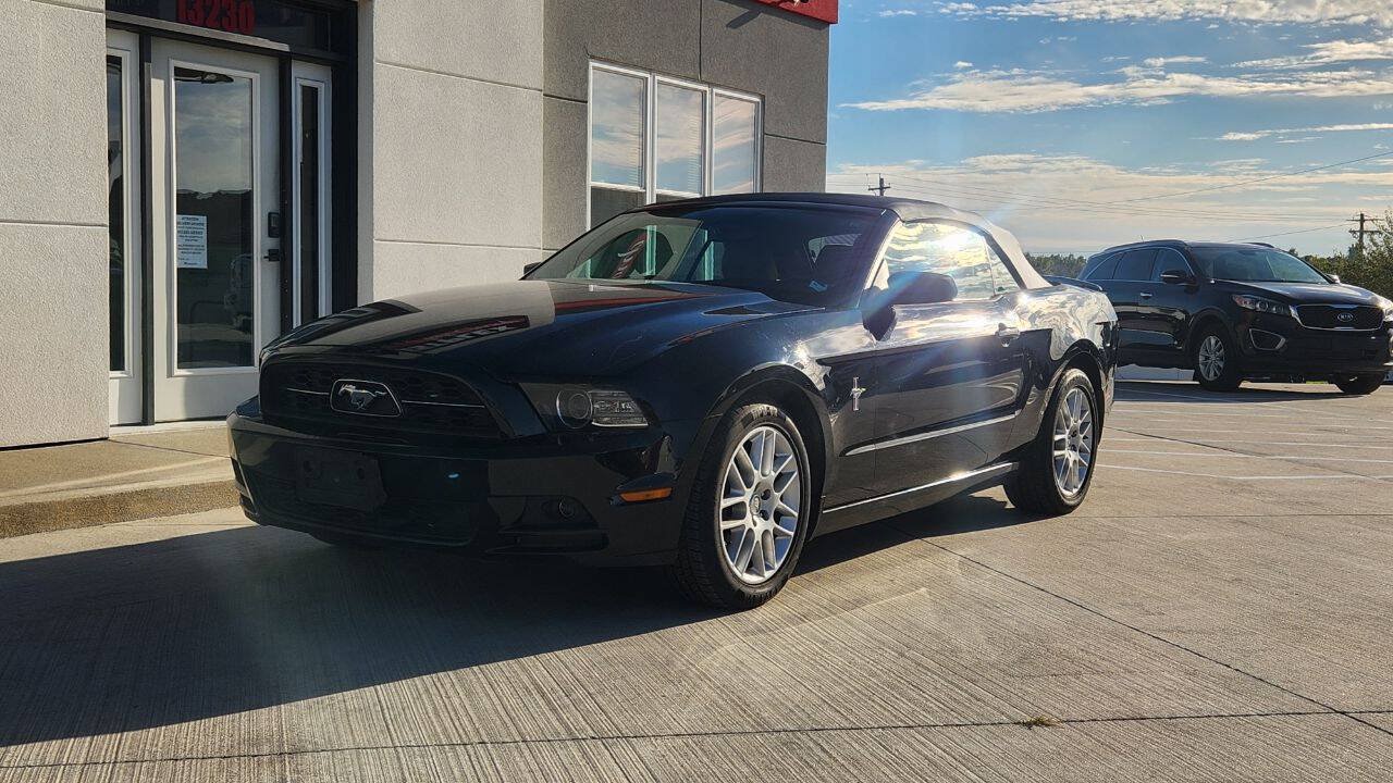 Used 2013 Ford Mustang Premium RWD image 21