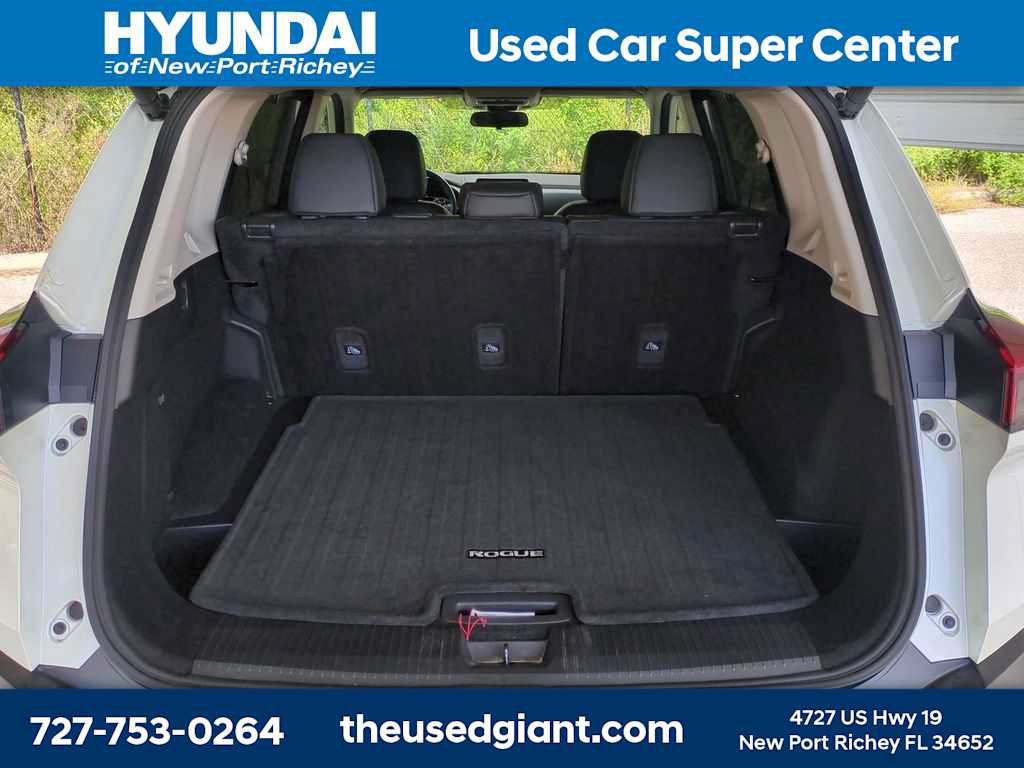 Used 2022 Nissan Rogue SV w/ SV Premium Package FWD image 12