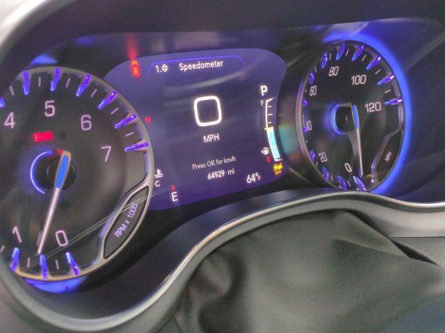 Used 2025 Chrysler Pacifica Limited FWD image 18