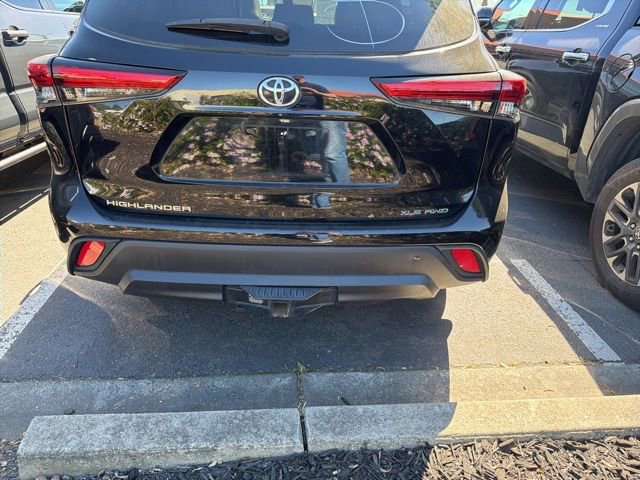 Certified 2021 Toyota Highlander XLE AWD/4WD image 6