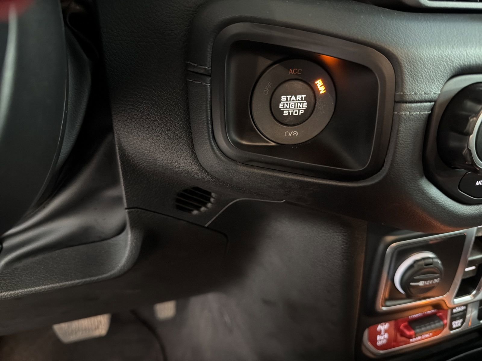 Used 2024 Jeep Wrangler Unlimited Rubicon w/ Technology Group image 24