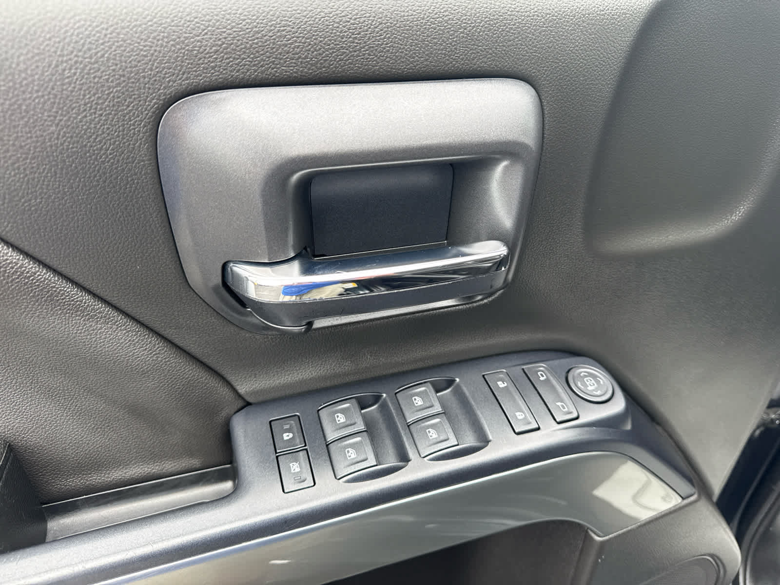 Certified 2019 Chevrolet Silverado 1500 LT w/ All Star Edition AWD/4WD image 10