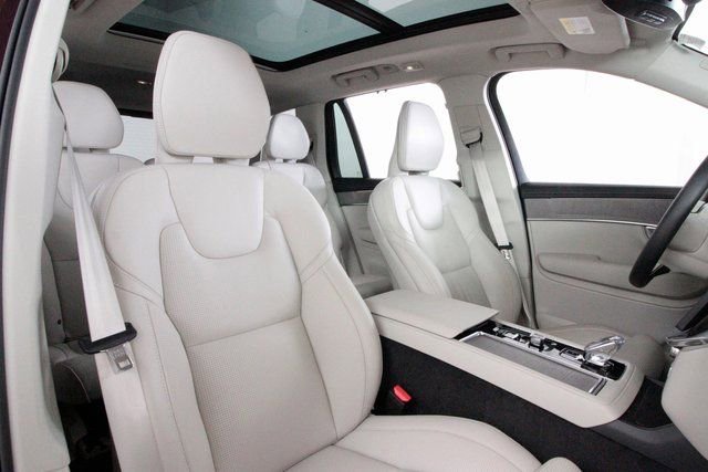 Used 2025 Volvo XC90 B6 Ultra w/ Protection Package image 23