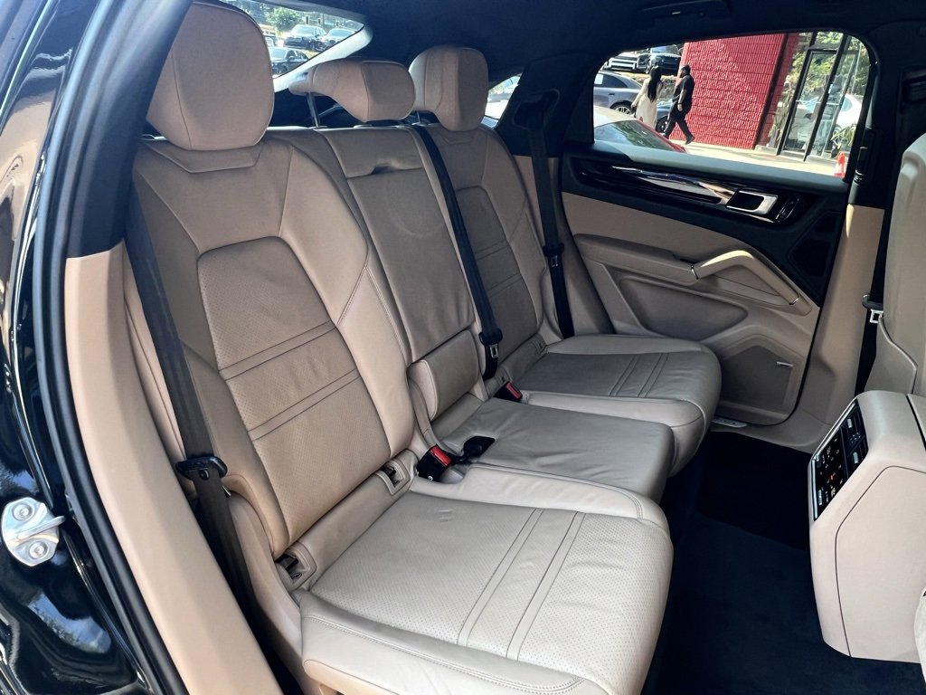 Used 2021 Porsche Cayenne Coupe image 33