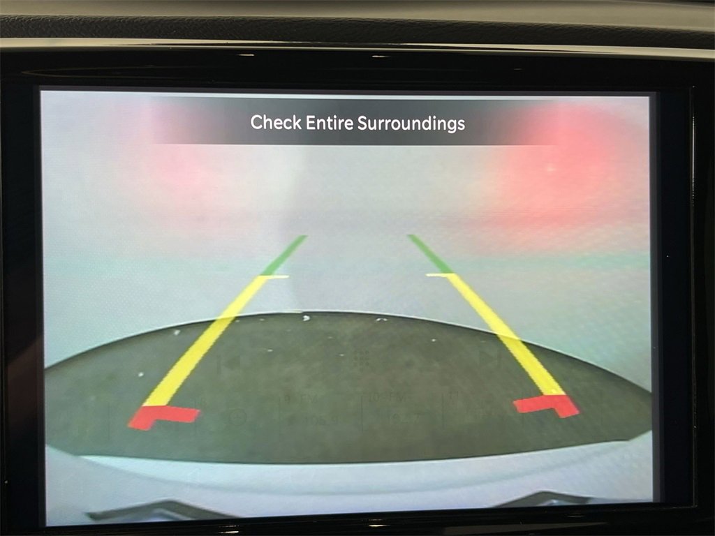 Used 2024 Chrysler Pacifica Touring-L image 23