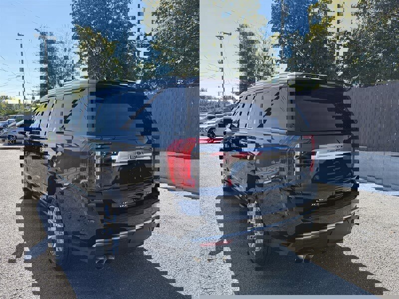 Used 2023 GMC Yukon XL Denali image 7