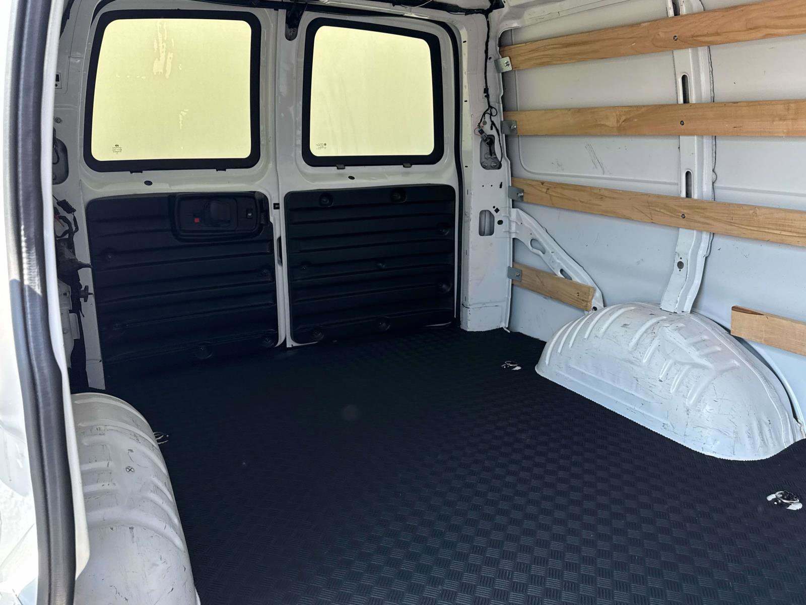 Used 2024 Chevrolet Express 2500 w/ Driver Convenience Package RWD image 15
