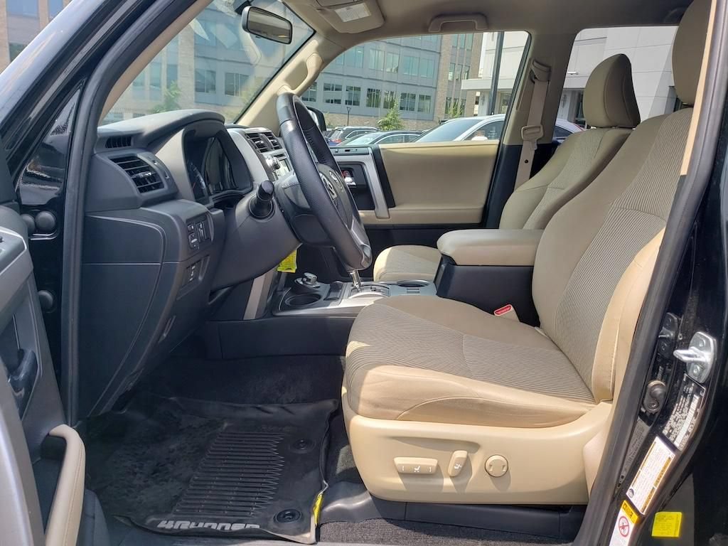 Used 2017 Toyota 4Runner SR5 AWD/4WD image 16
