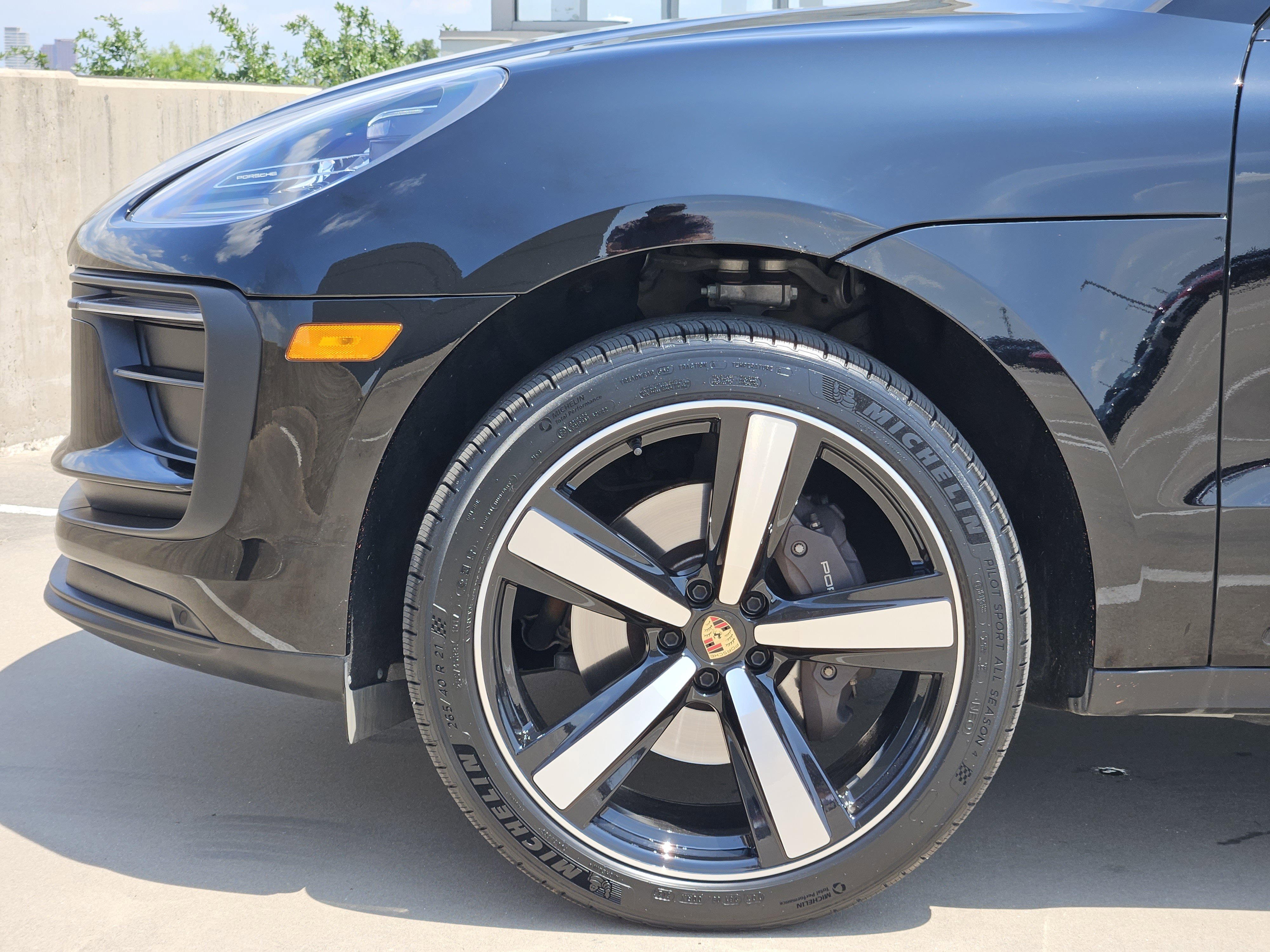 Certified 2023 Porsche Macan Turbo AWD/4WD image 13