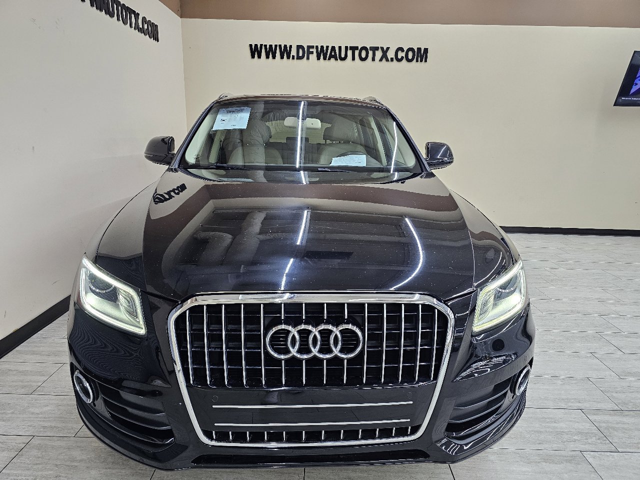 Used 2017 Audi Q5 2.0T Premium Plus w/ Technology Package image 3