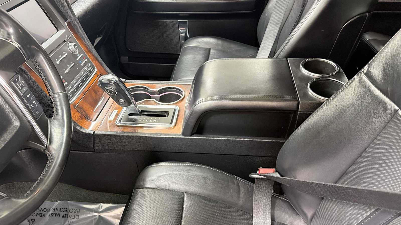 Used 2016 Lincoln Navigator Select AWD/4WD image 23