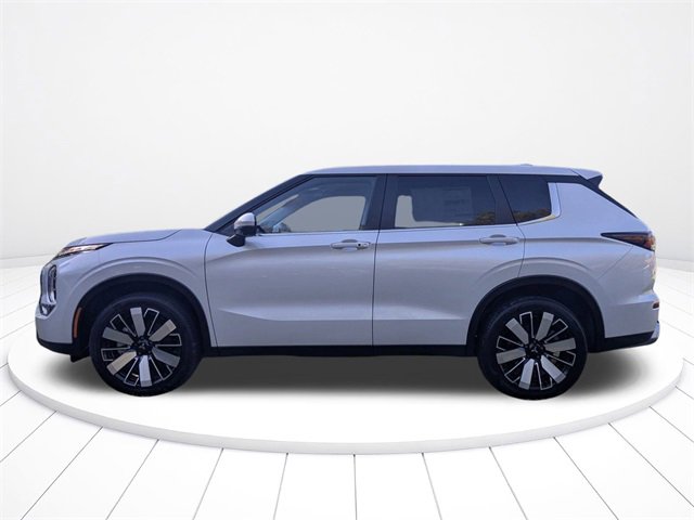 New 2025 Mitsubishi Outlander SE image 7