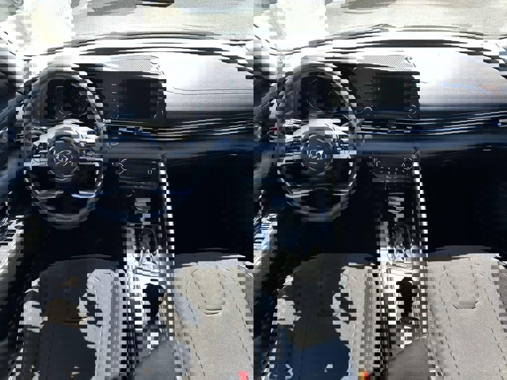 Used 2022 Hyundai Elantra SEL FWD image 12