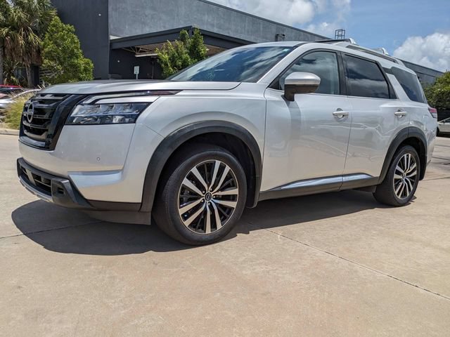 Used 2023 Nissan Pathfinder Platinum w/ Black Appearance Package AWD/4WD image 10
