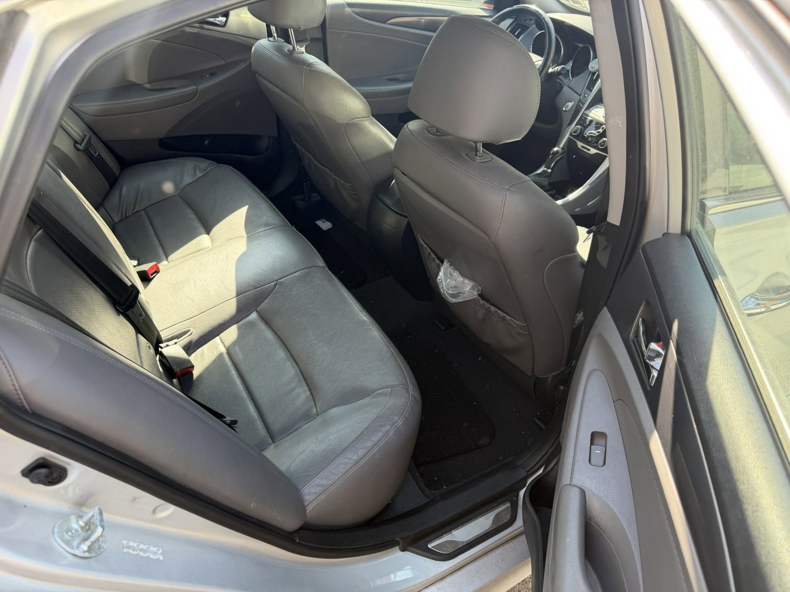 Used 2014 Hyundai Sonata Limited w/ Panoramic Sunroof Package 02 FWD image 4