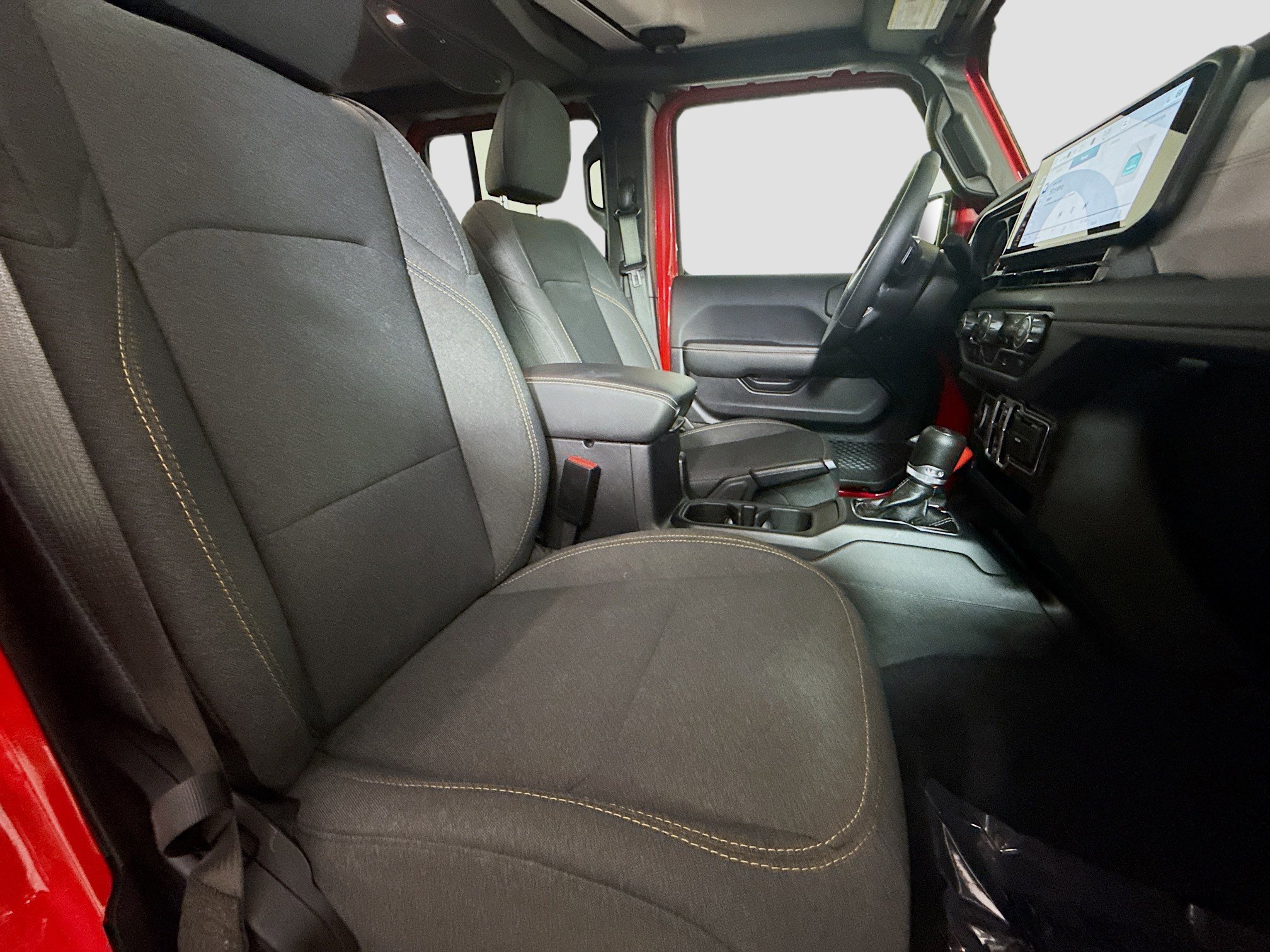 Used 2025 Jeep Wrangler Sahara image 29