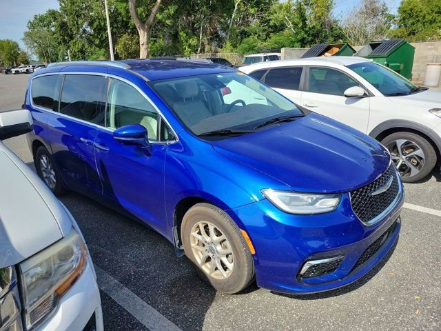 Used 2021 Chrysler Pacifica Touring-L w/ Premium & Safety Sphere Group FWD image 3