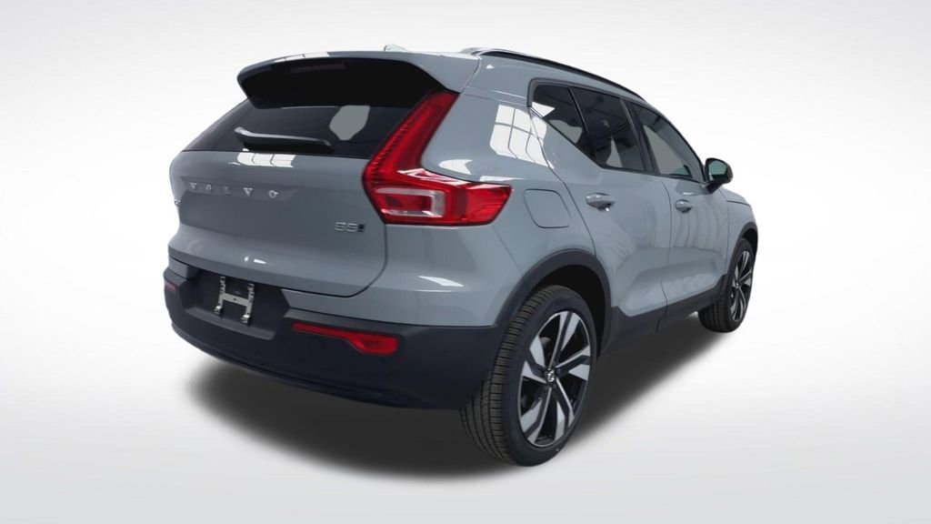 New 2026 Volvo XC40 B5 Plus w/ Climate Package AWD/4WD image 8