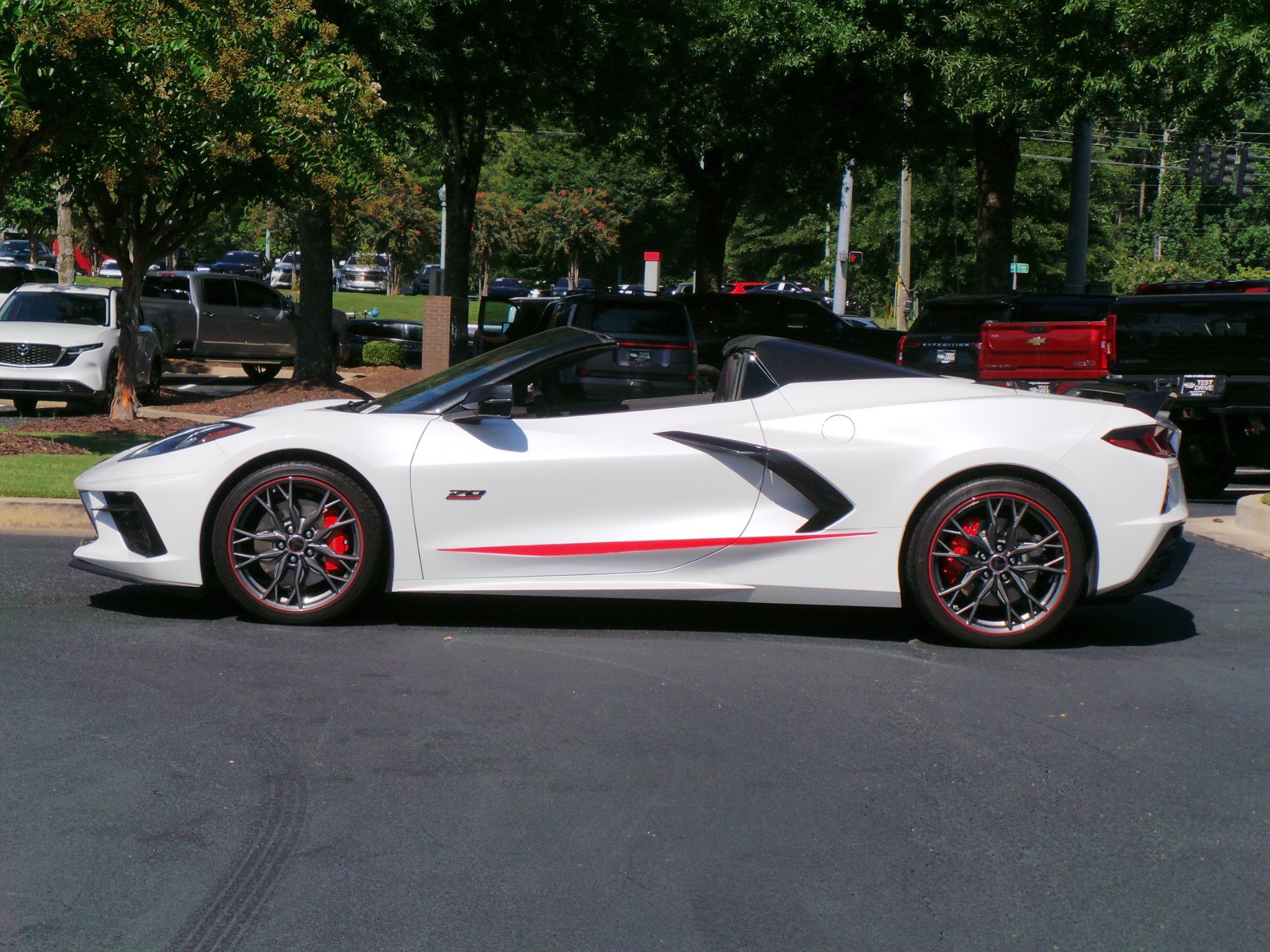 Used 2023 Chevrolet Corvette Stingray Premium Conv w/ Z51 Performance Package RWD image 5