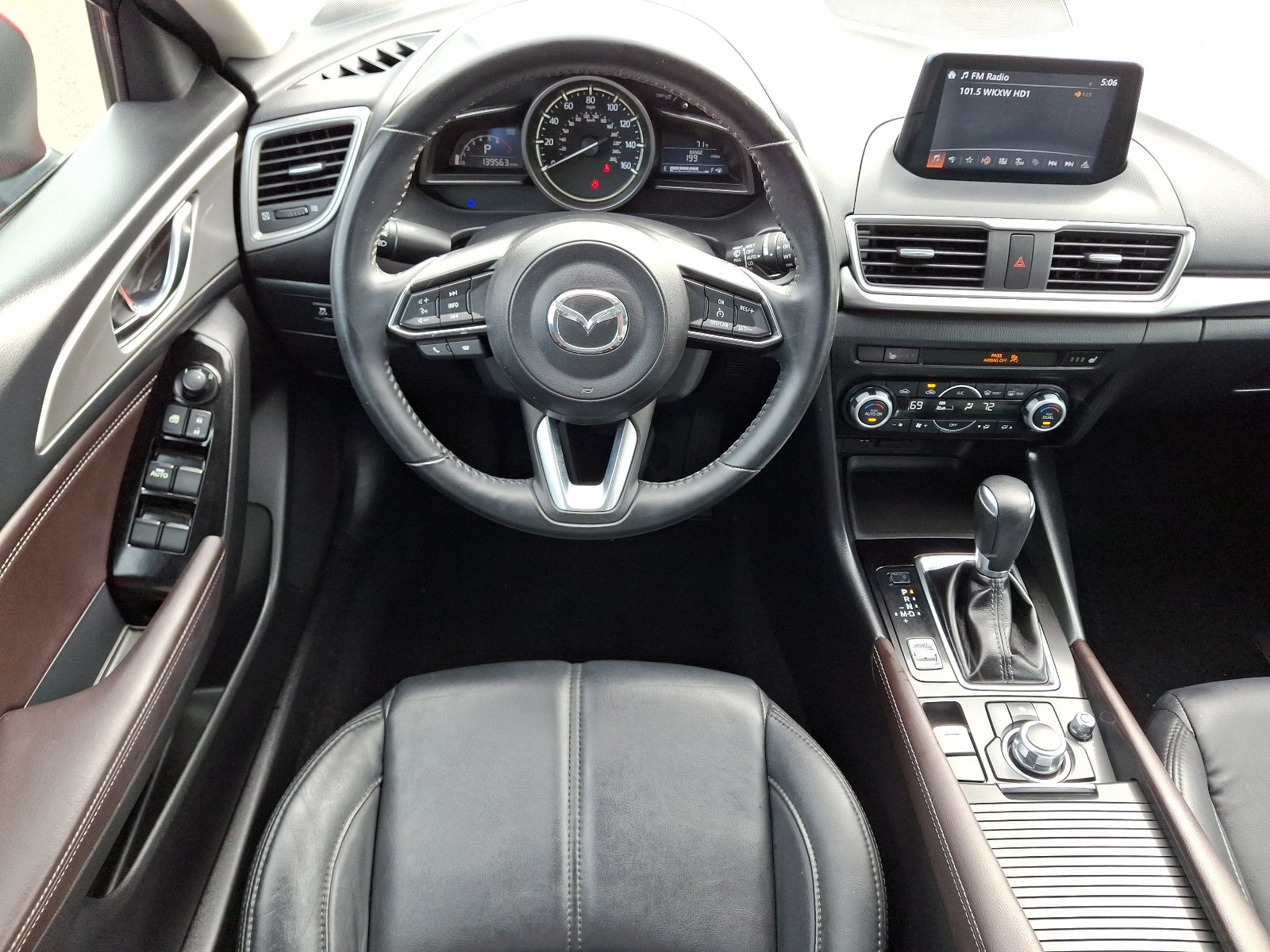 Used 2018 MAZDA MAZDA3 Touring image 12