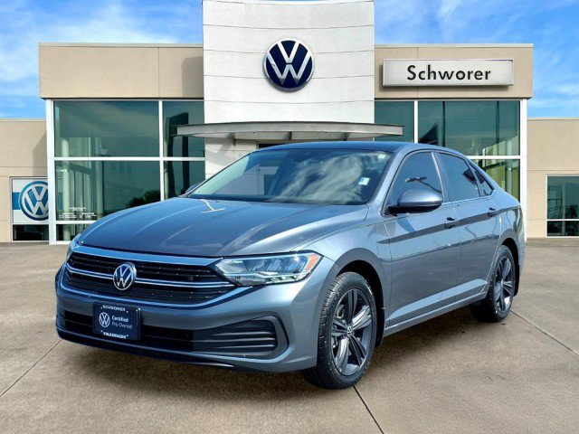 Certified 2024 Volkswagen Jetta SE FWD image 2