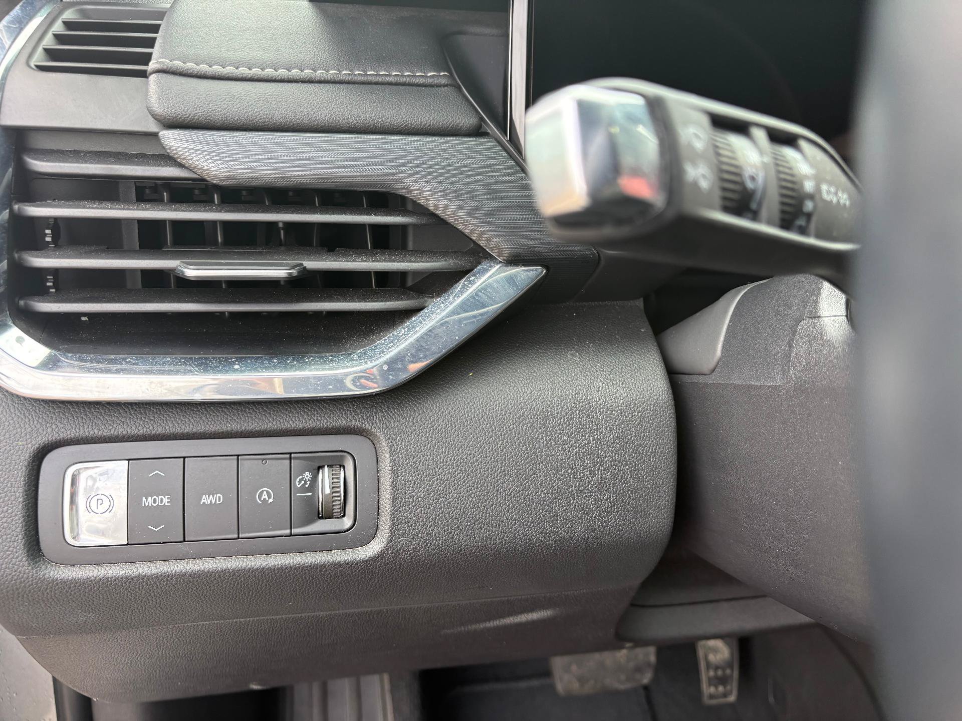 Used 2025 GMC Acadia Elevation AWD/4WD image 14