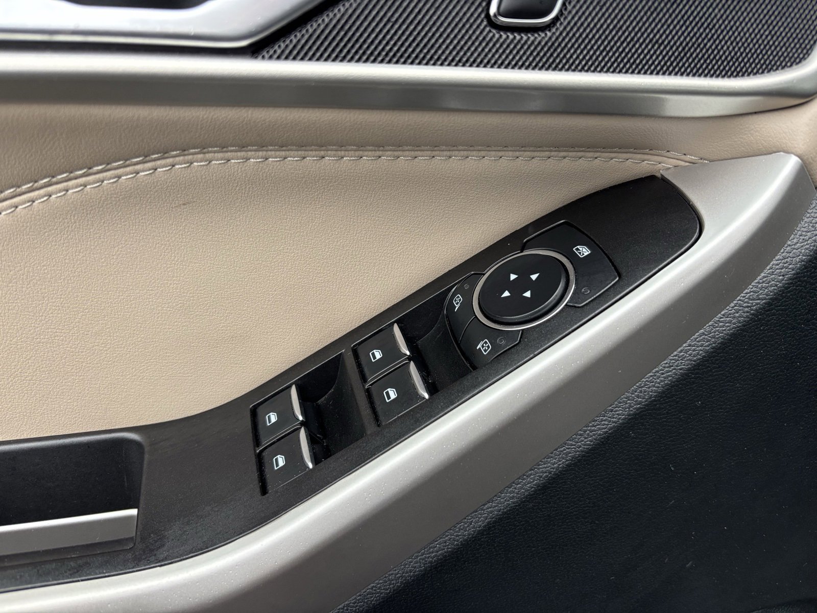 Used 2023 Ford Explorer XLT w/ Equipment Group 202A image 17