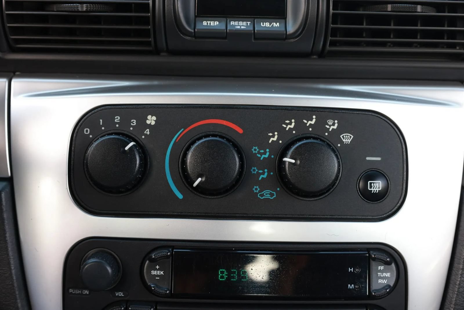 Used 2006 Chrysler Sebring Touring FWD image 32
