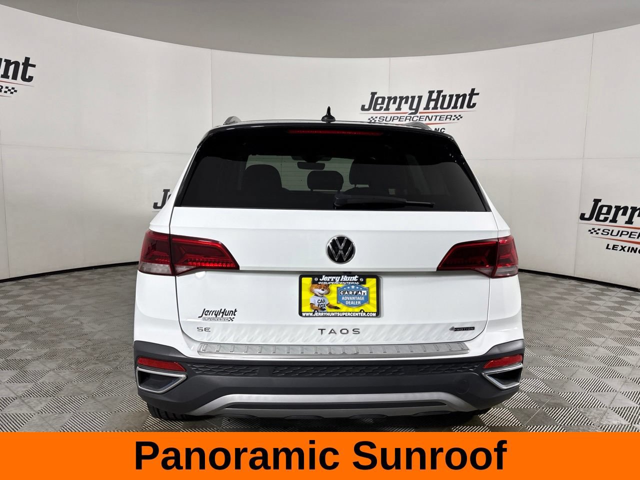 Used 2023 Volkswagen Taos SE w/ Panoramic Sunroof Package AWD/4WD image 7