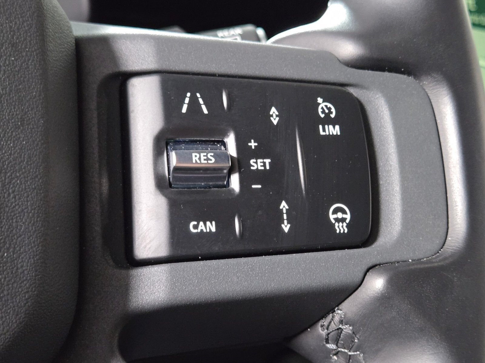 Used 2026 Land Rover Defender 110 X-Dynamic SE AWD/4WD image 27