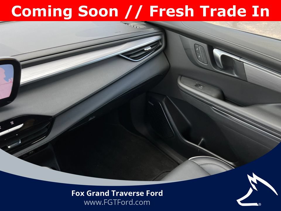 Used 2025 Buick Enclave Preferred AWD/4WD image 29
