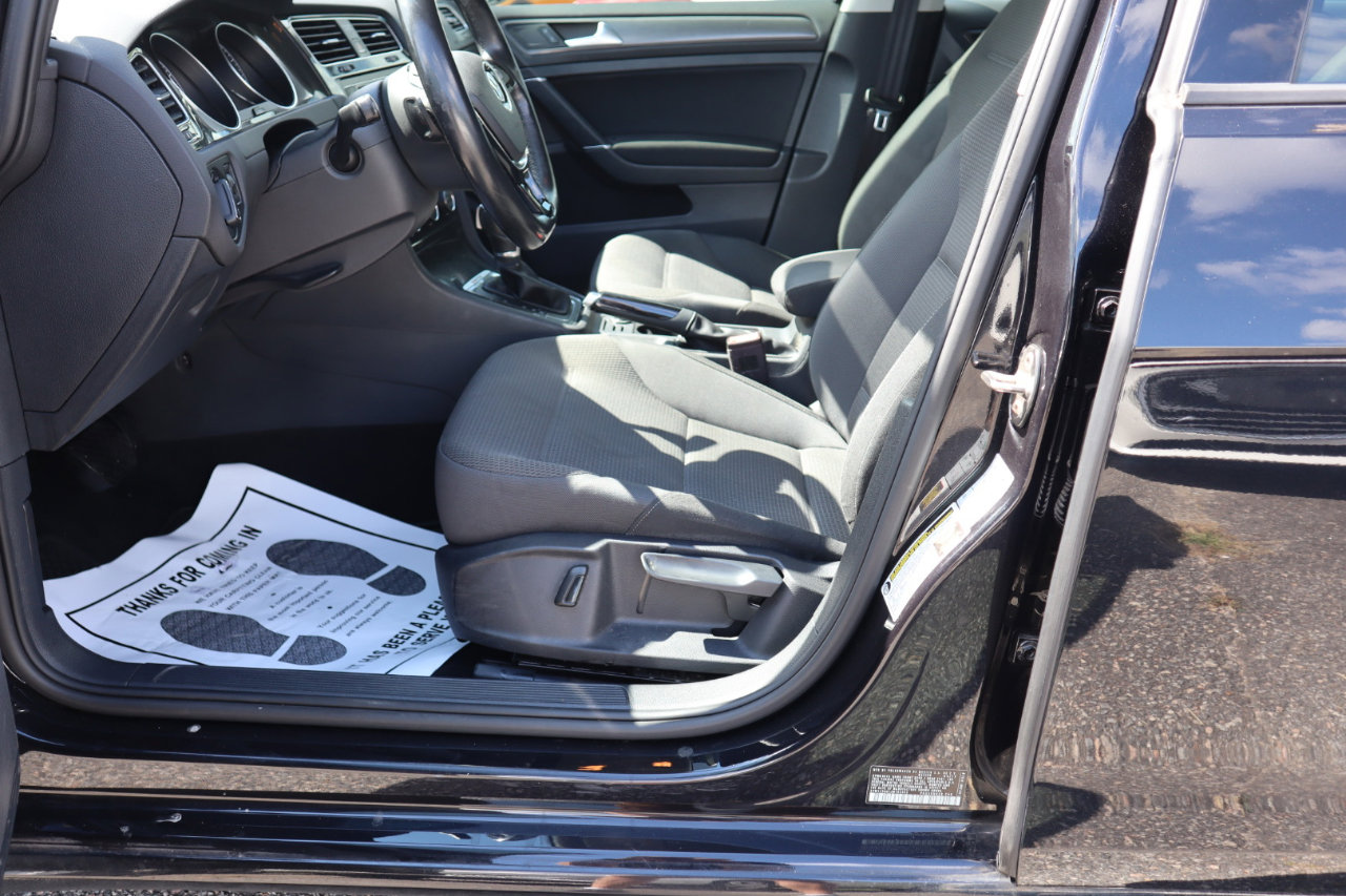 Used 2018 Volkswagen Golf S image 11