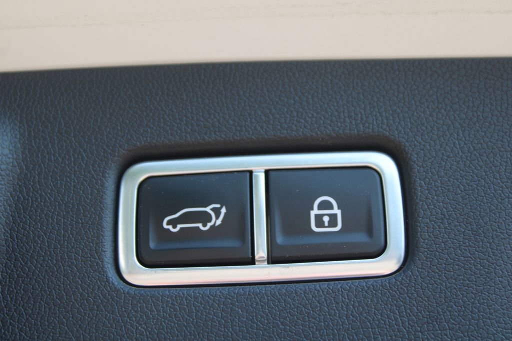 Certified 2023 Kia Sorento SX FWD image 12