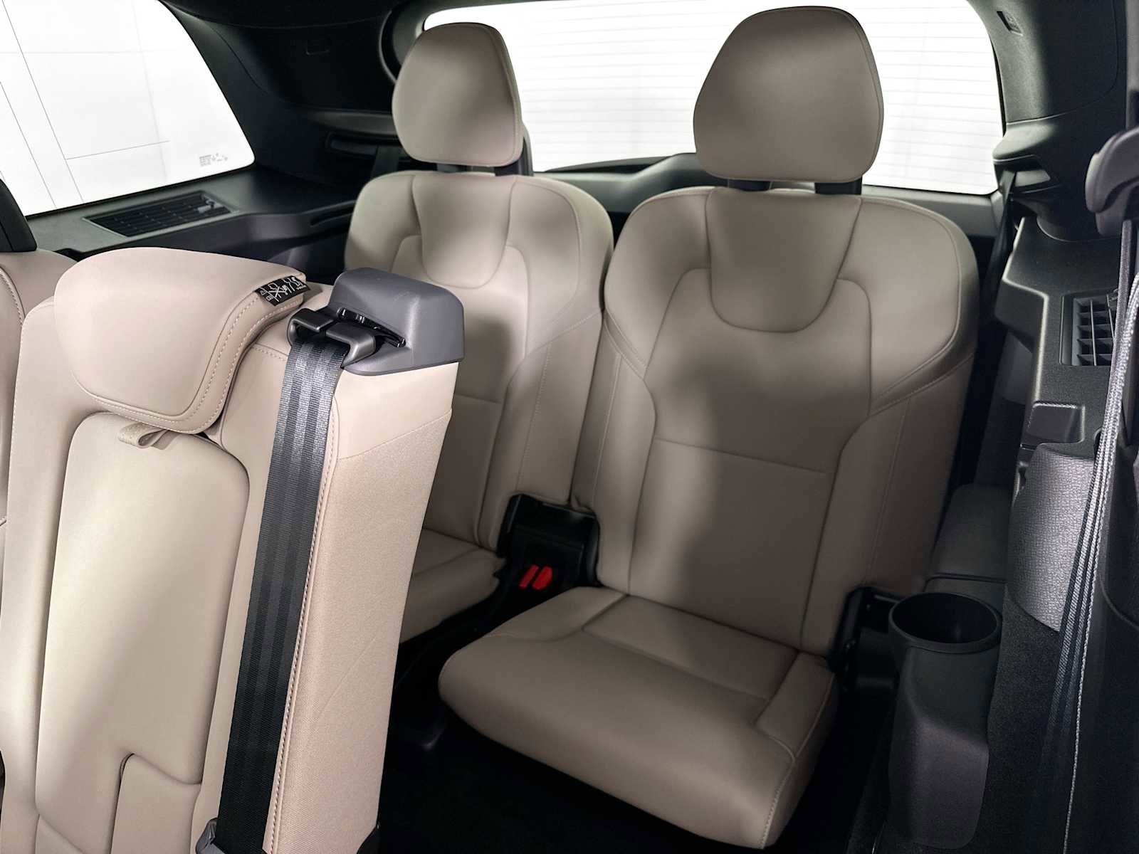 New 2026 Volvo XC90 B6 Plus w/ Protection Package Premier image 26