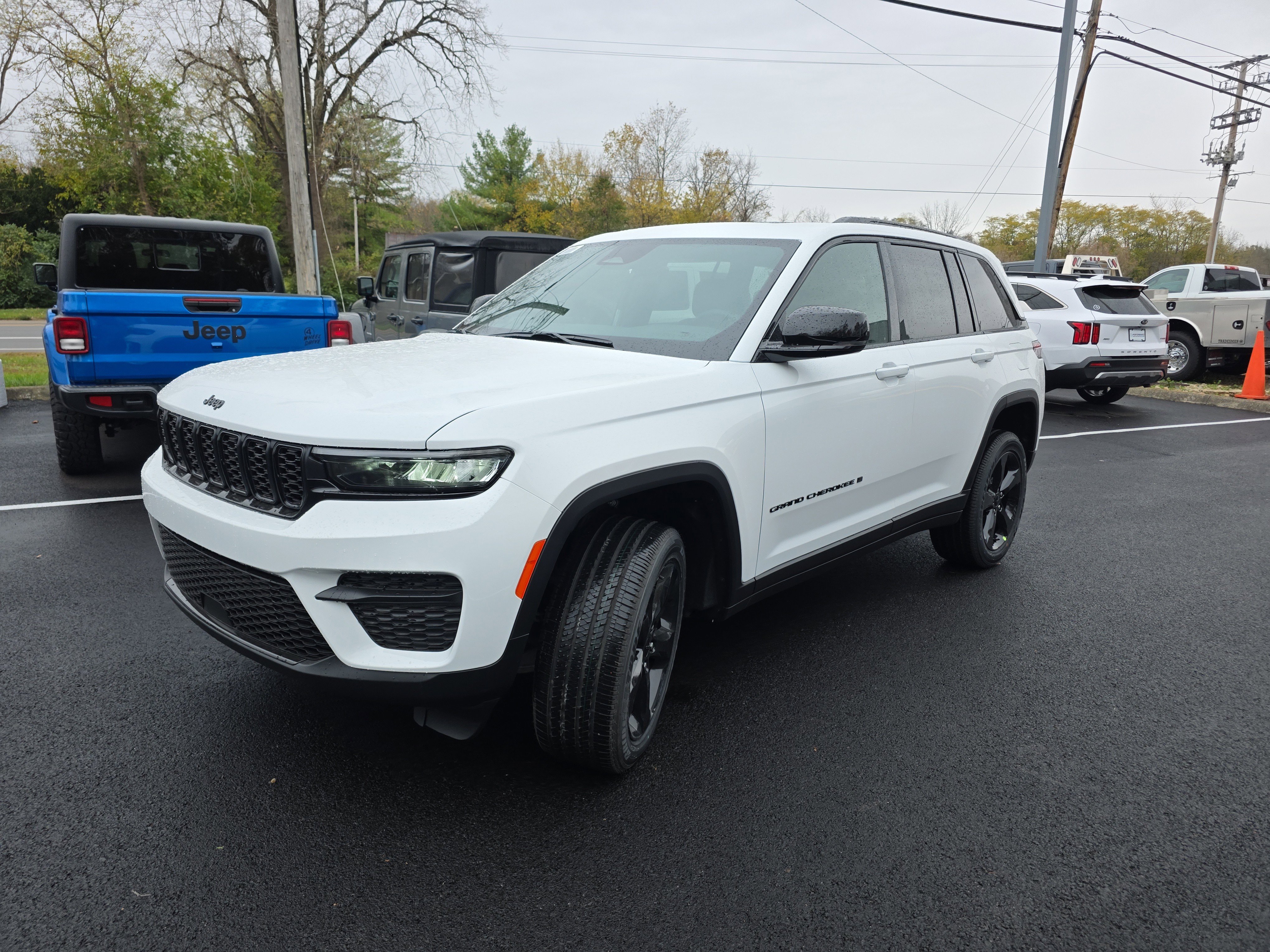 New 2025 Jeep Grand Cherokee Altitude image 19