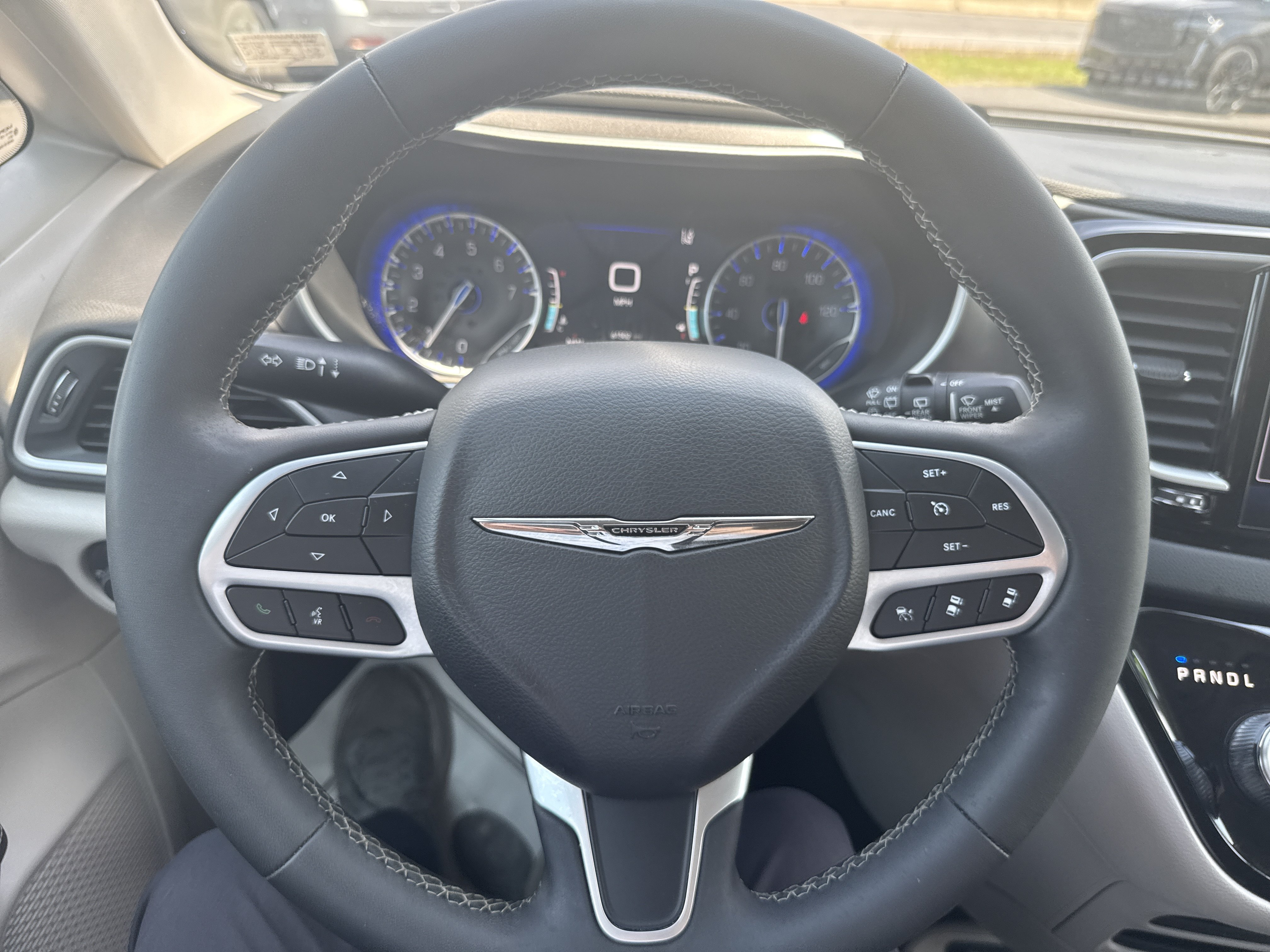 Used 2024 Chrysler Pacifica Touring-L FWD image 17