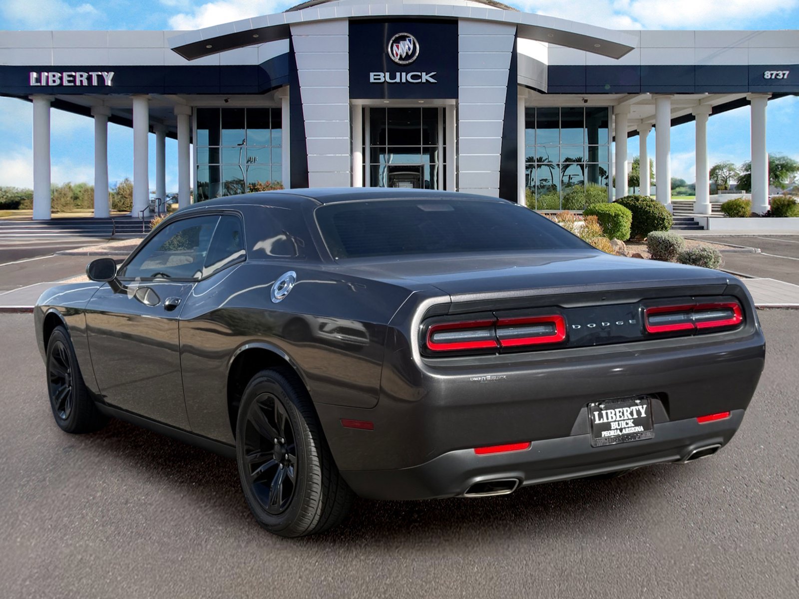 Used 2016 Dodge Challenger SXT RWD image 6