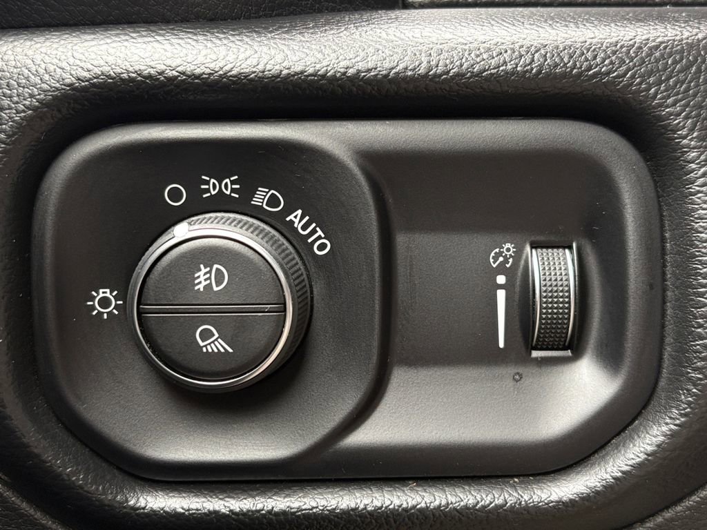 Used 2022 RAM 1500 Big Horn AWD/4WD image 3