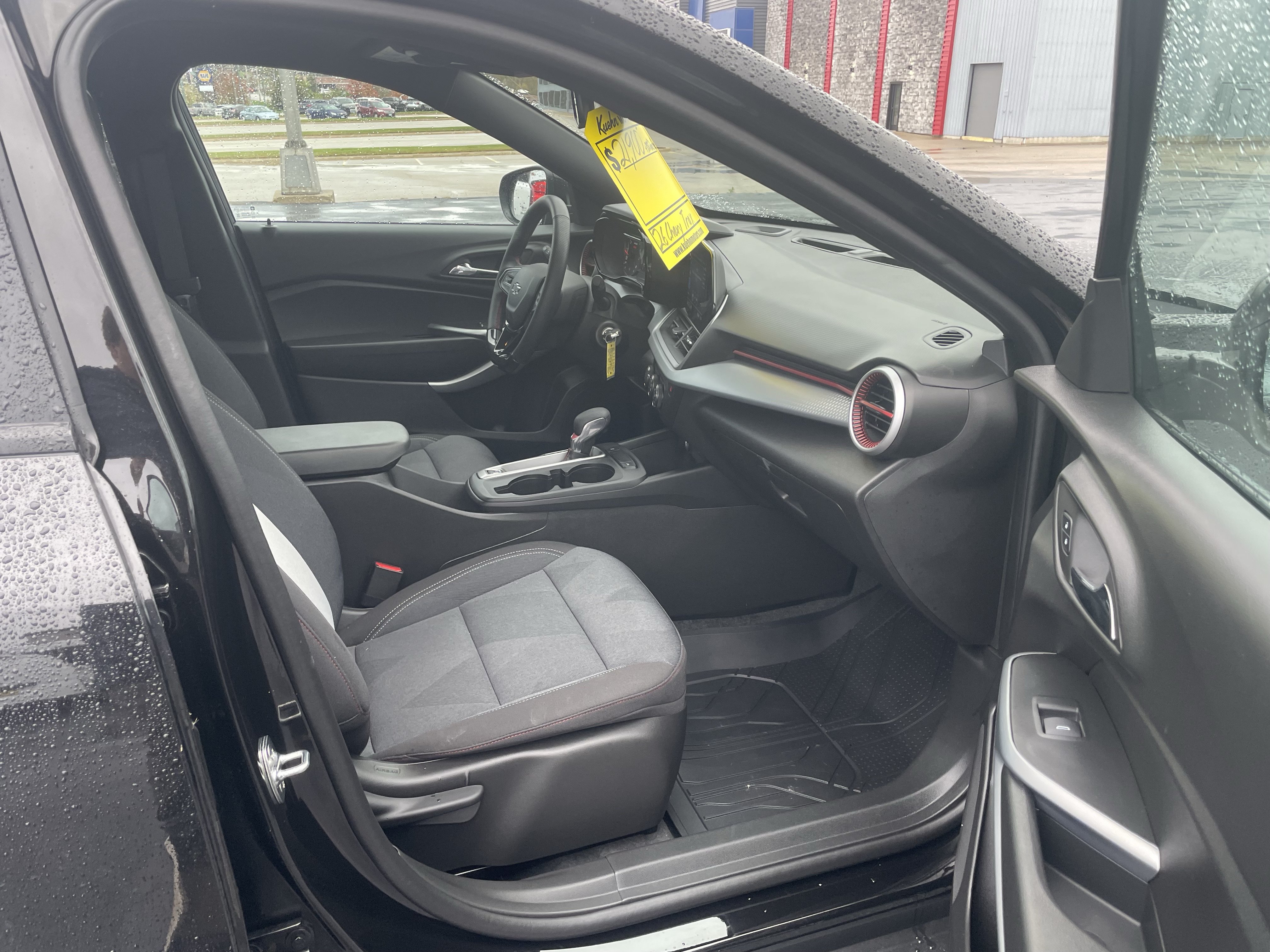 Used 2026 Chevrolet Trax RS w/ Sunroof Package FWD image 29