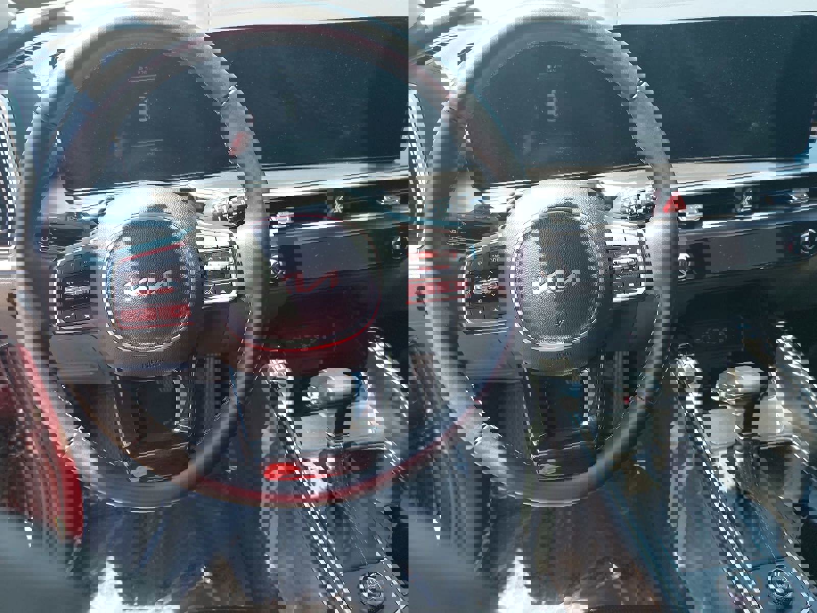 Used 2024 Kia Sorento S w/ Panoramic Sunroof Package FWD image 18