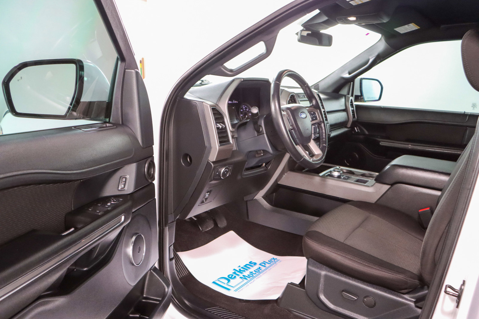 Used 2021 Ford Expedition XLT image 3