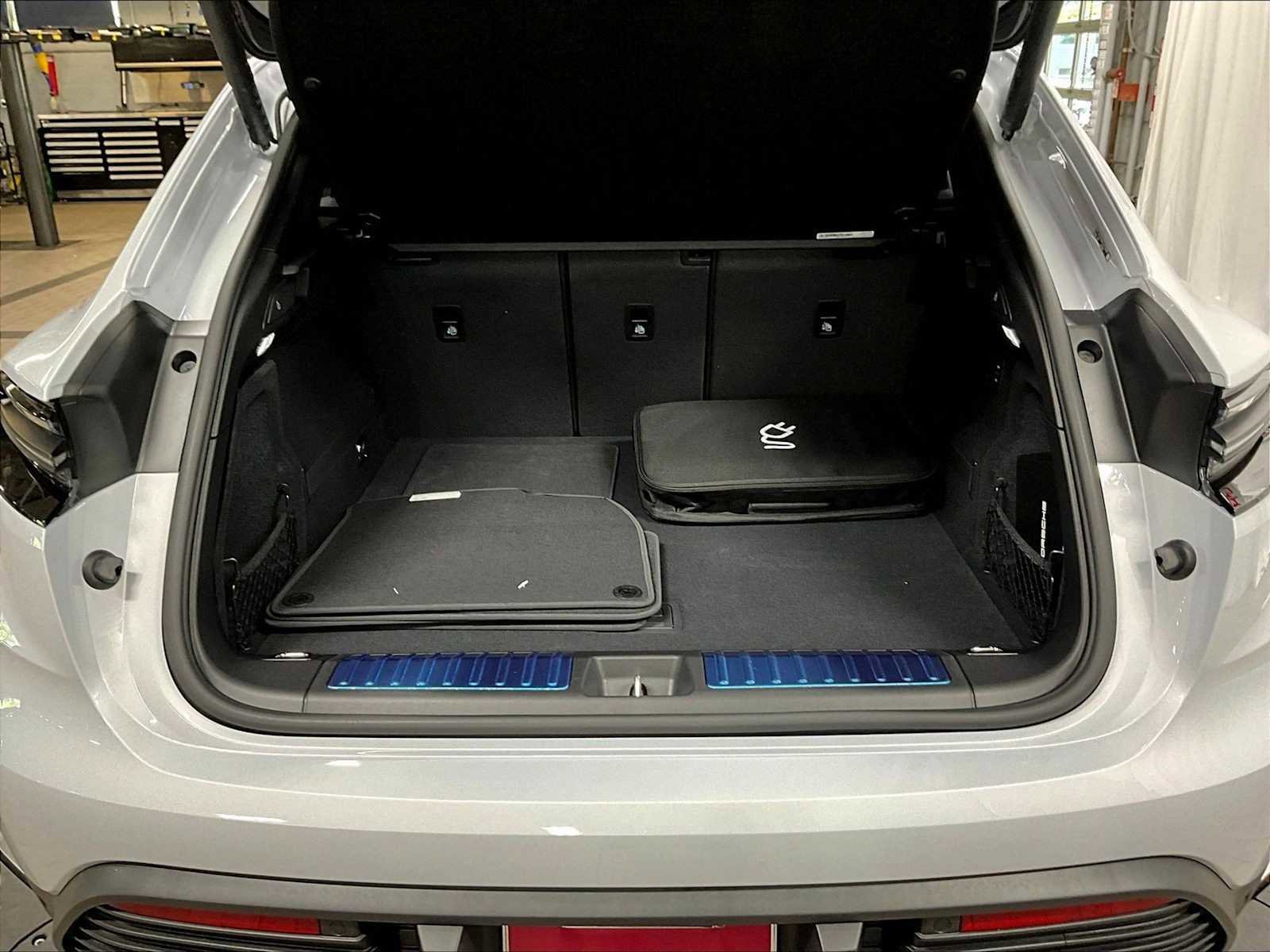 New 2026 Porsche Macan Electric RWD image 36
