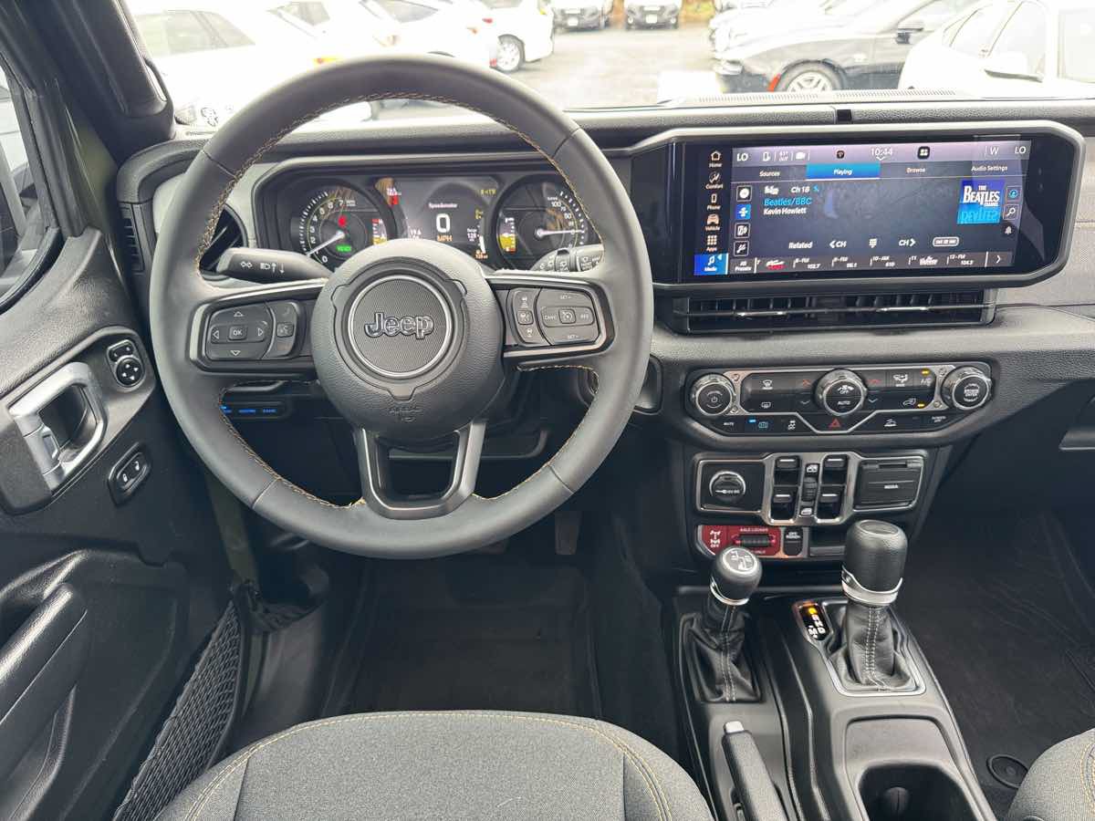 Used 2024 Jeep Wrangler Unlimited AWD/4WD image 26