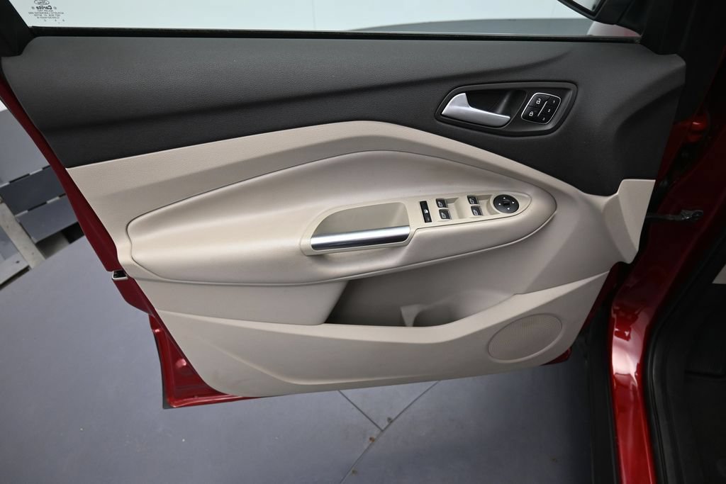 Used 2019 Ford Escape Titanium AWD/4WD image 9