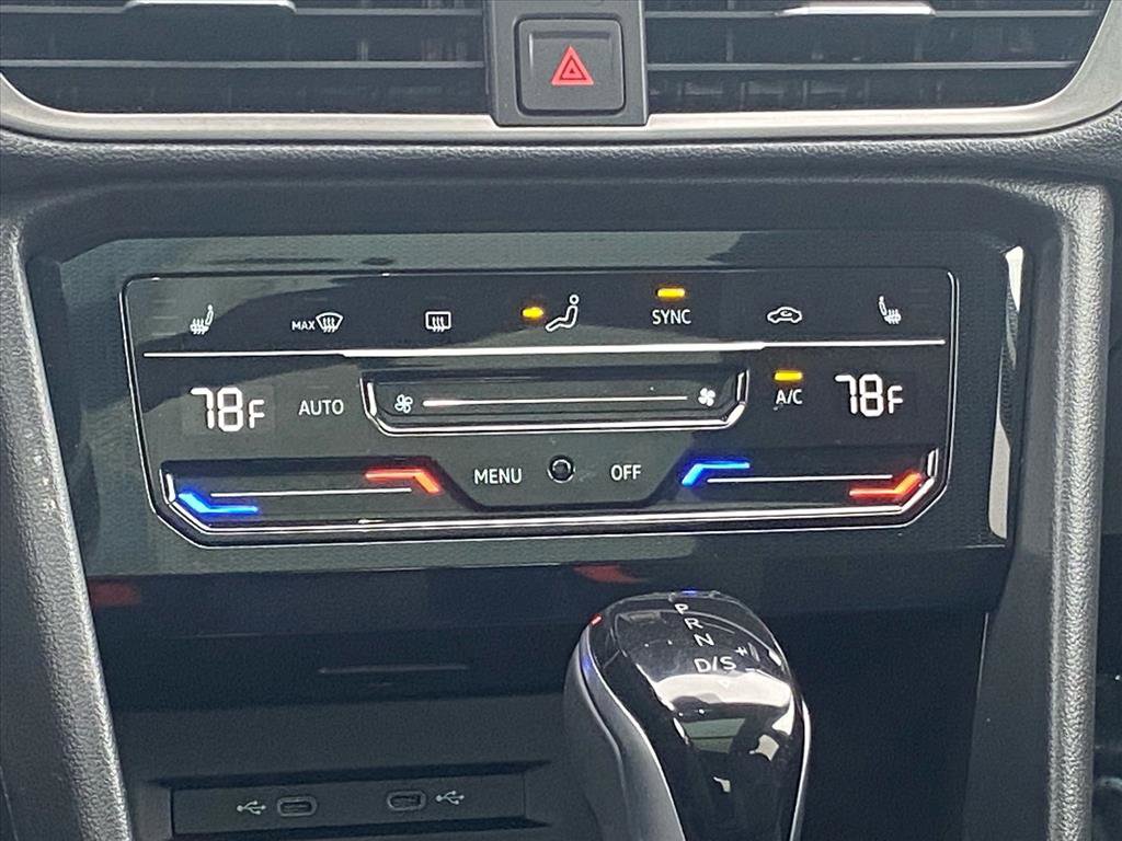 Used 2025 Volkswagen Taos SE image 9