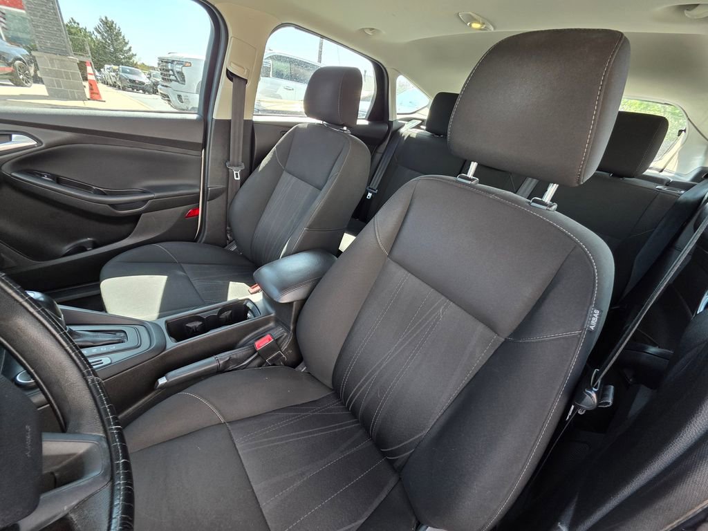 Used 2016 Ford Focus SE w/ SE Power Seat Package FWD image 12