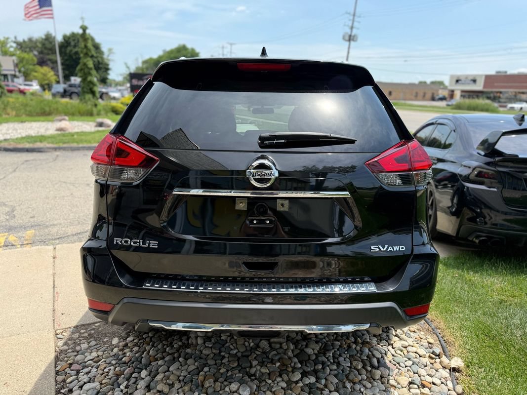 Used 2017 Nissan Rogue SV AWD/4WD image 4