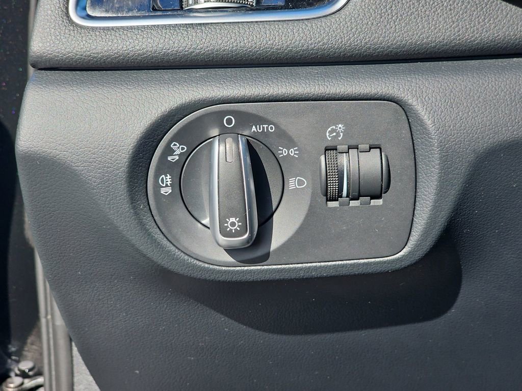 Used 2017 Audi Q3 2.0T Prestige w/ Prestige Package AWD/4WD image 29